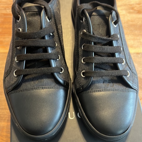 Authentic Gucci Sneakers - Size 39 - Picture 2 of 12